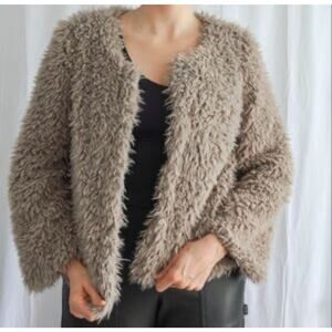 Ya Los Angeles Women's Shaggy Faux Fur Sherpa Sweater Jacket Warm Taupe SZ Small